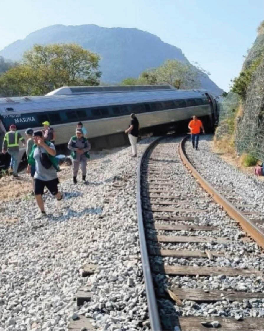 #ÚltimaHora: 13 personas fallecen por descarrilamiento de Tren Interoceánico en Oaxaca