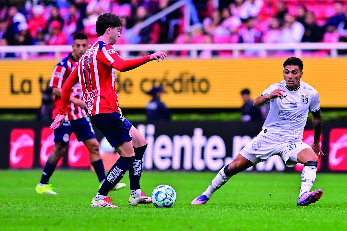Chivas vence 2-1 al Querétaro; suma 9 puntos en torneo