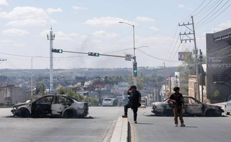 Reportan más de 630 autos robados tras violencia por muerte de «El Mencho»; AMIS califica como «evento atípico»