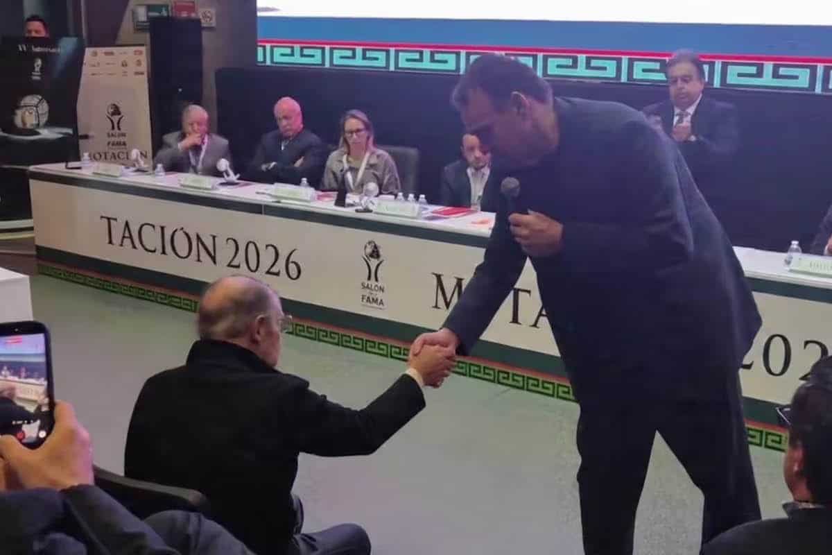 David Faitelson se disculpa con José Ramón Fernández en el Salón de la Fama: “Usted fue como un padre para mí”