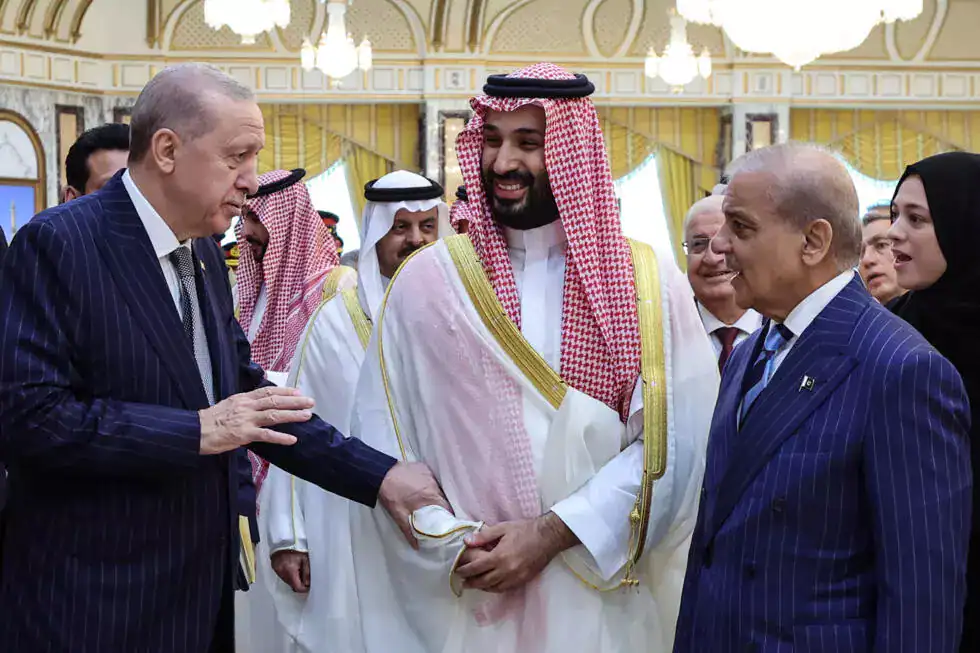 Arabia Saudita, Turquía y Pakistán firman pacto alianza defensiva en plena escalada en Medio Oriente