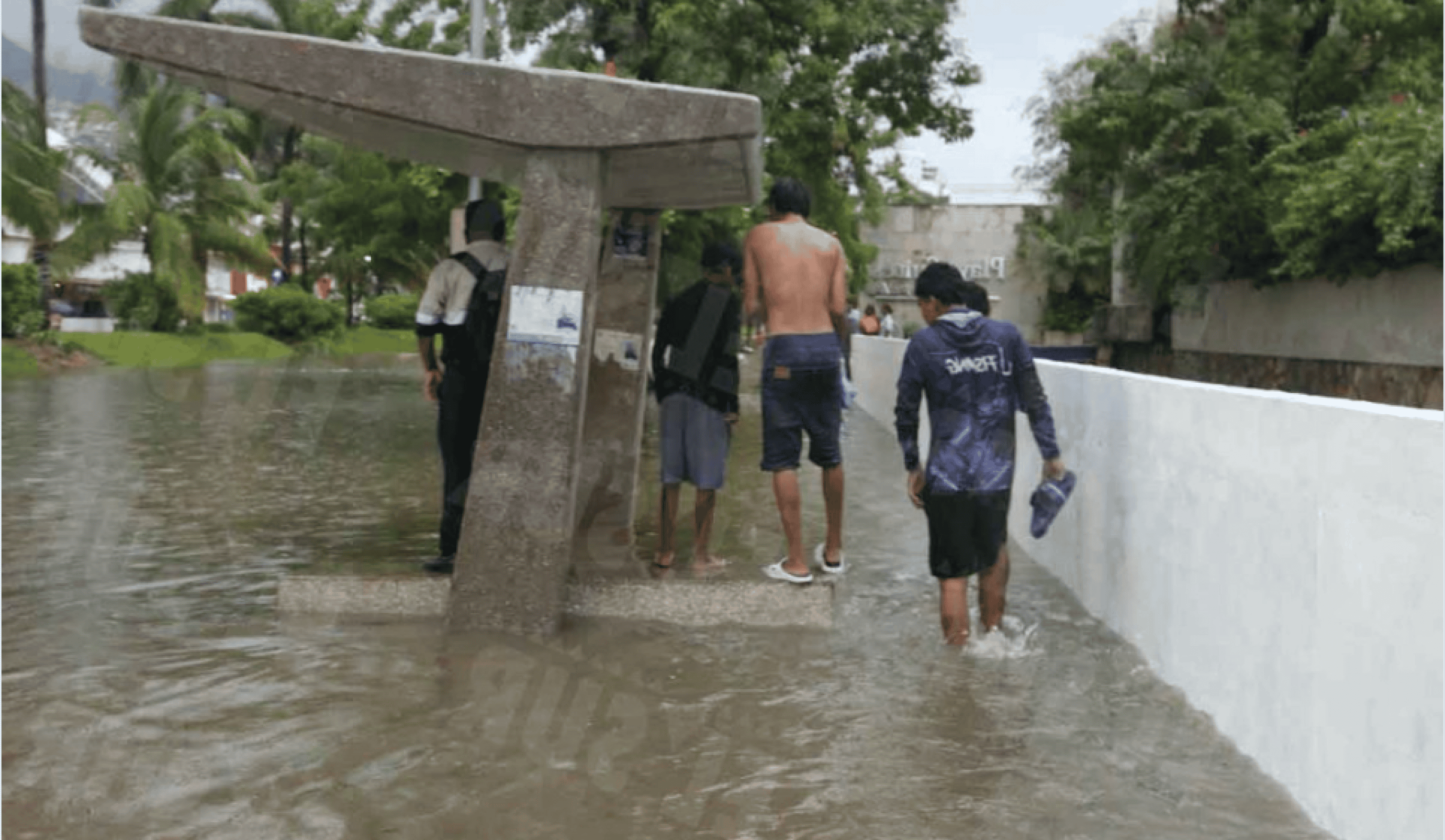 Acapulco, inundado: Huracán Simon golpea el puerto