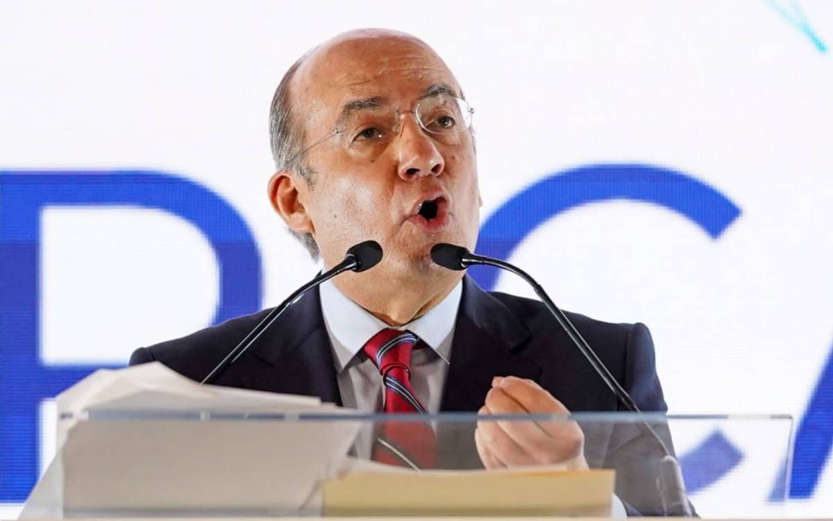 Calderón denuncia un “regreso a la dictadura perfecta” en México